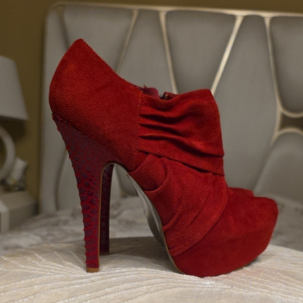 H by Halston Crimson Suede Heels 6 Inches Heel 1 3/4 Inches Platform